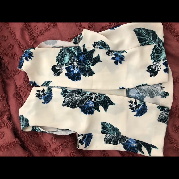 H&M flower top! - Picture 4 of 7